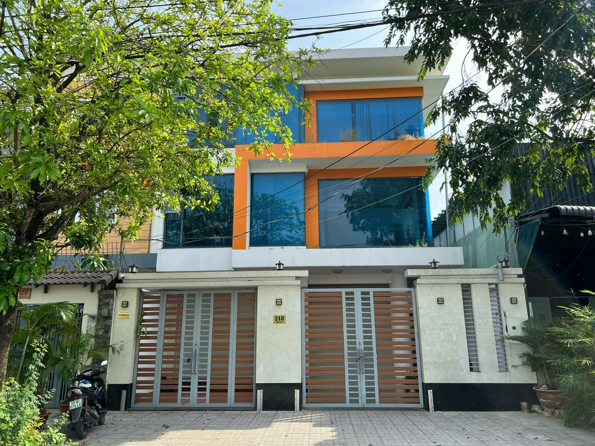 Bán biệt thự khu Tên Lửa - Ao Sen - Bình Tân, đường số 34, 10x20m, 3 lầu + hầm để xe, hướng Tây