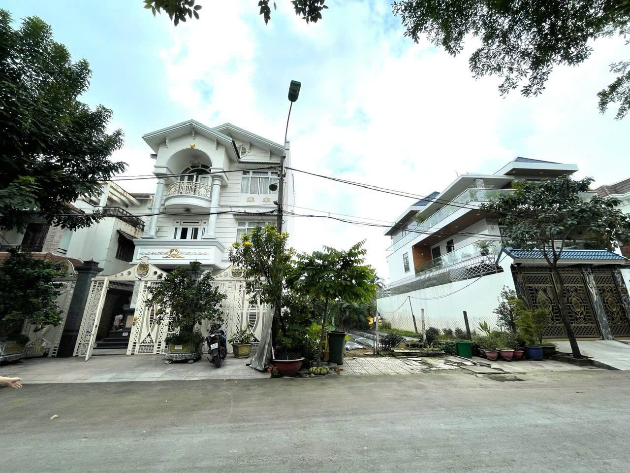 Bán biệt thự đường 34A khu Ao Sen - Tên Lửa